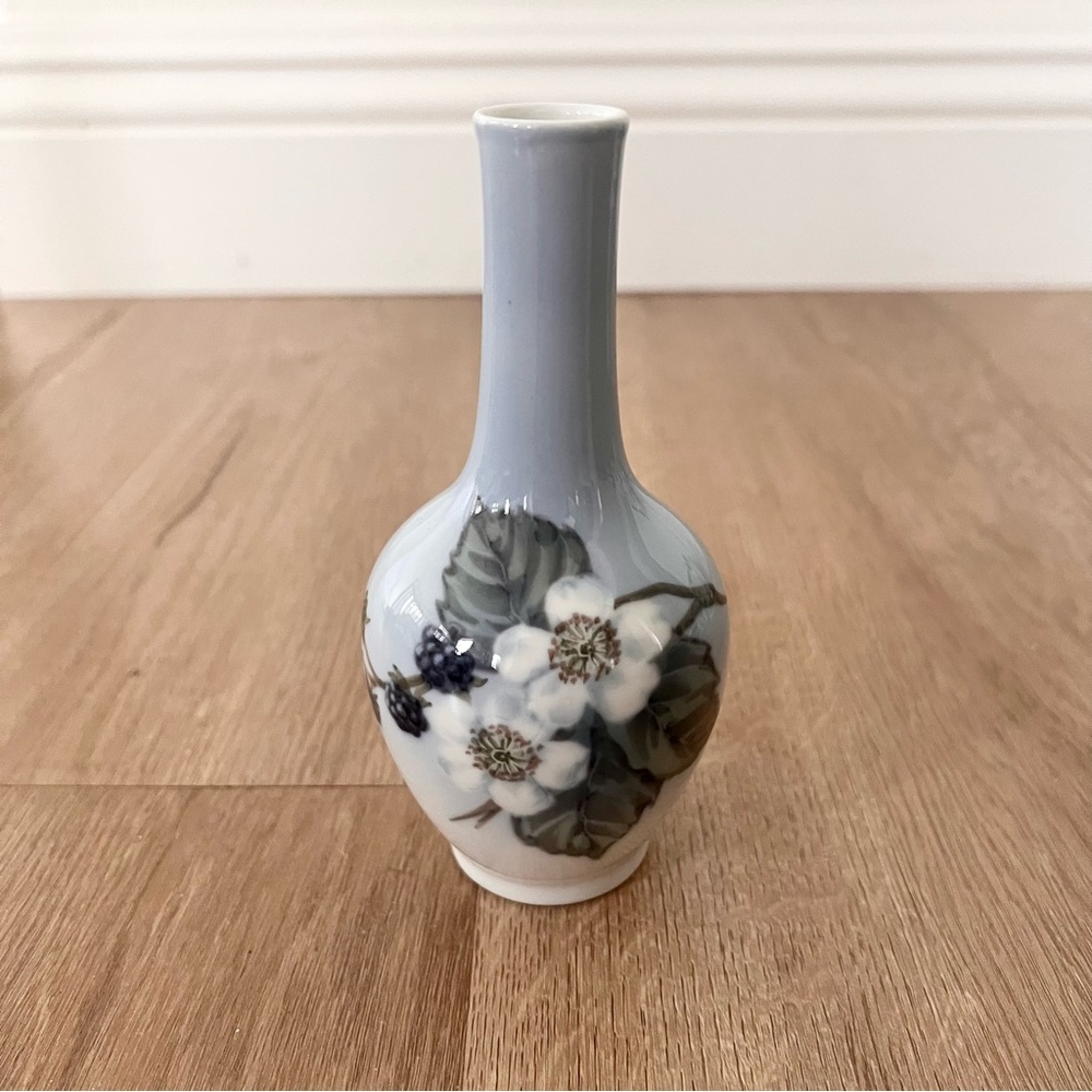 Royal Copenhagen Denmark 1949 Art Nouveau Vase Floral Berries Blue 288/43A 5.5”‎